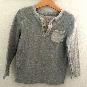 Boys 5T Cat & Jack long sleeve thick cotton, grey. Front pocket. 3 buttons.